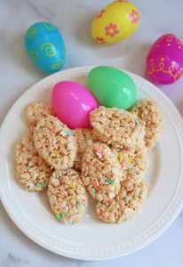 Adorable Easter Egg Rice Krispie Treats (So Easy!)