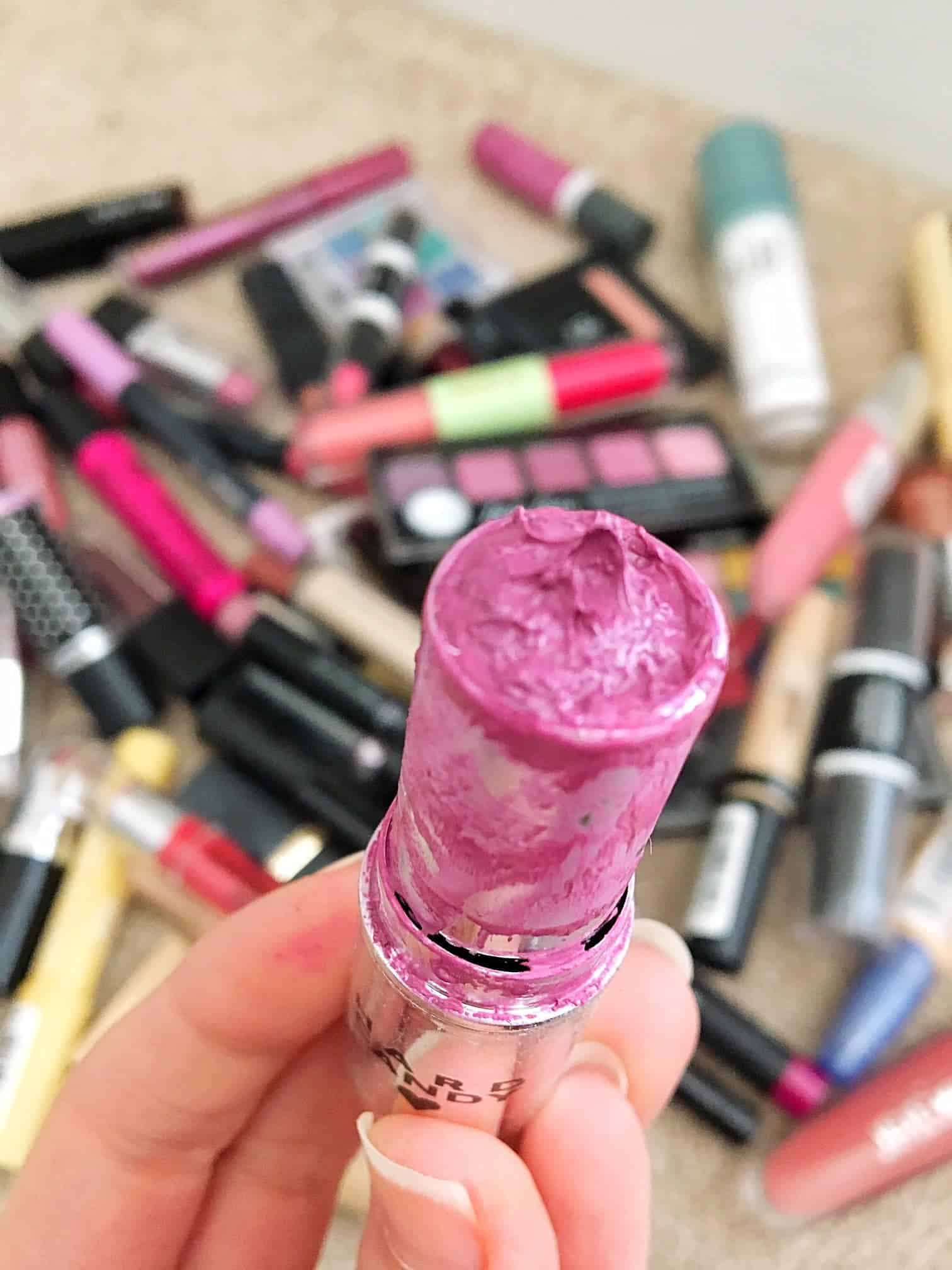 Wondering how long makeup products like foundation, lipstick, and eyeshadow is good for? Today I'm sharing a super helpful expiration guide for beauty products that will help you know exactly when to save or toss all your makeup products and tips on how to tell when products are expired.