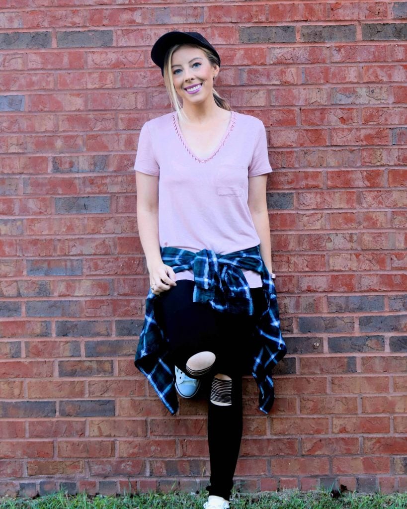 5 Tips for Rocking the Athleisure Trend- Love the casual athleisure trend but not sure how to rock it? Head on over and check out the best tips for mixing casual + cute pieces for a super stylish look while on the go! 