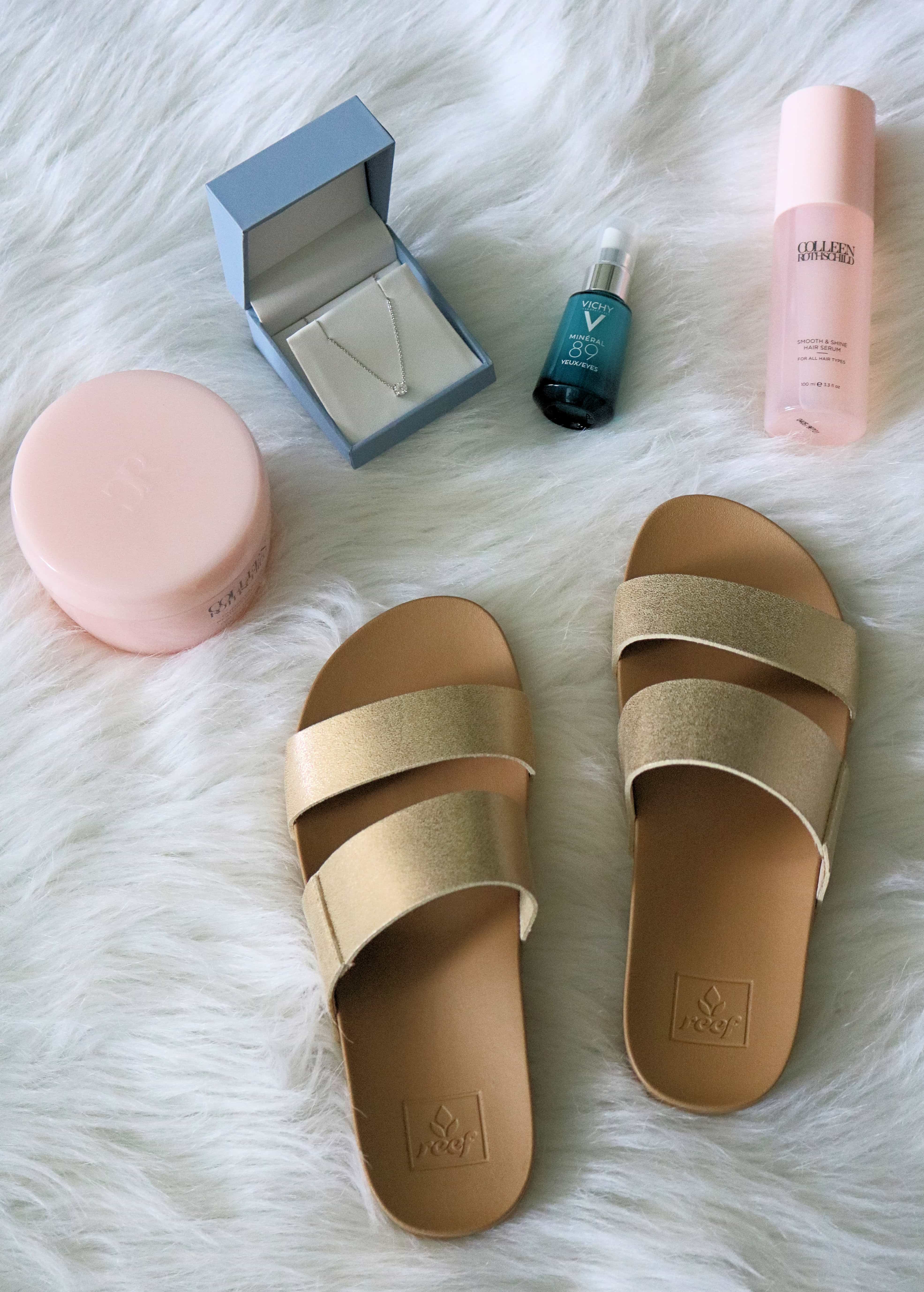 If you're a busy mom, then you'll love this list of self care must-haves for the back to school season! #ad #PickMeUpBBoxx #babbleboxx