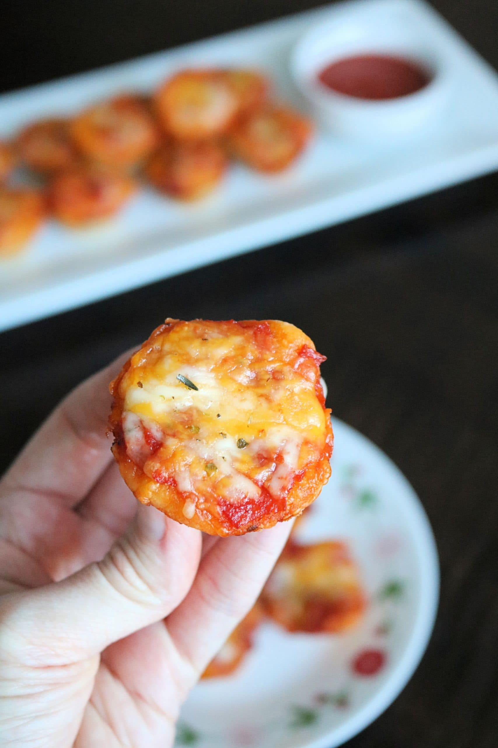 These Easy Mini Pepperoni Pizza Muffins are made with refrigerated pizza dough, pepperoni, cheese, pizza sauce, and Italian seasoning. Make these delicious pizza muffins for dinner in less than 20 minutes! #pizza #pizzarecipe #easydinner #appetizer