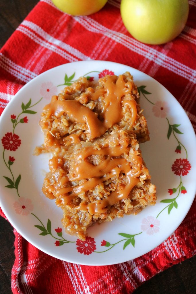 Salted Caramel Apple Pie Bars - Looking for the best thanksgiving desserts? Try these 8 delicious and easy fall baking recipes that everyone will love!
