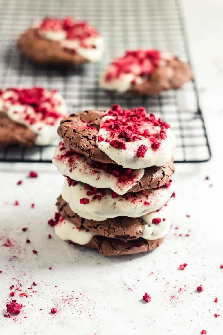Love making Christmas cookies? Looking for quick and easy Christmas cookie recipes to try this year? Check out my roundup of 70 Easy Christmas Cookie Recipes with Few Ingredients with classic Christmas cookies everyone will love! 