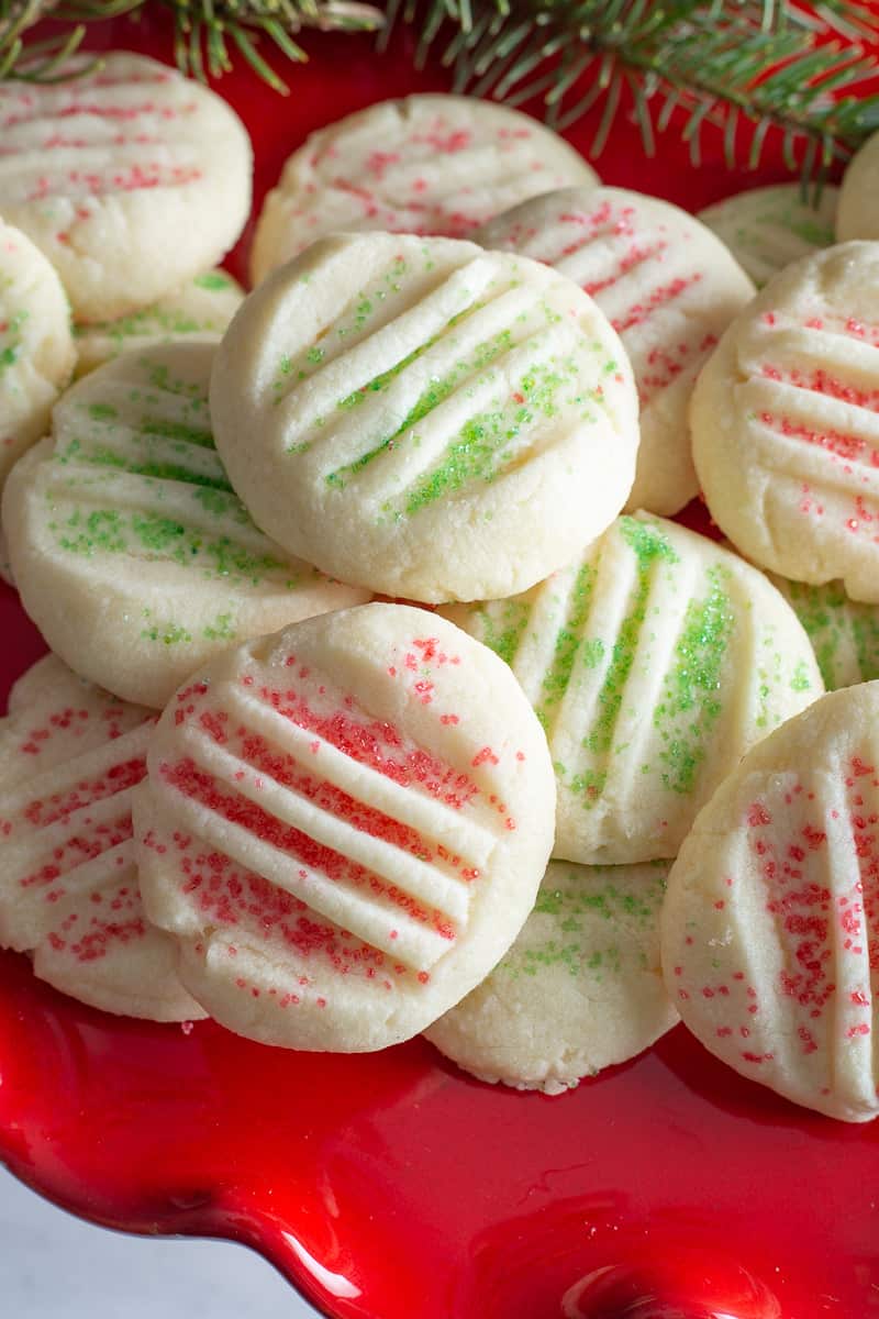 Love making Christmas cookies? Looking for quick and easy Christmas cookie recipes to try this year? Check out my roundup of 70 Easy Christmas Cookie Recipes with Few Ingredients with classic Christmas cookies everyone will love! 