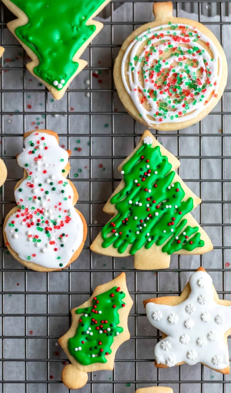Love making Christmas cookies? Looking for quick and easy Christmas cookie recipes to try this year? Check out my roundup of 70 Easy Christmas Cookie Recipes with Few Ingredients with classic Christmas cookies everyone will love! 