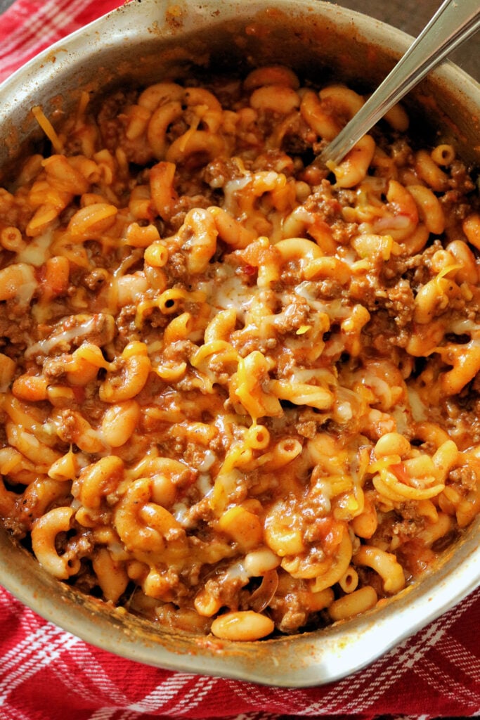 This quick and easy one pot chili mac recipe is a dish the whole family will love! It combines the flavors of homemade chili and macaroni and cheese for a delicious and comforting weeknight meal.